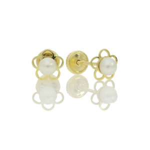 8ct yellow gold flower center pearl. £41 72 07109_