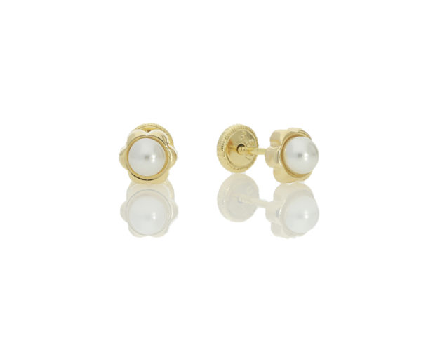 18ct yellow gold flower center pearl. £41 72 07113_